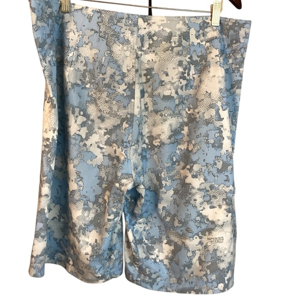 Columbia PFG Omni Shield 38 W 11 Inseam Swim Trunks Blue Fishing Camo with Tool - Picture 3 of 7